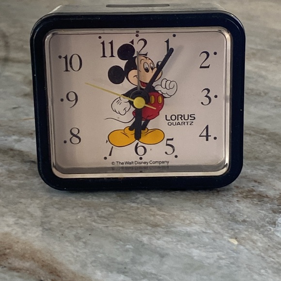 Vintage Mickey Mouse Lorus Clock Battery operated - Picture 5 of 5